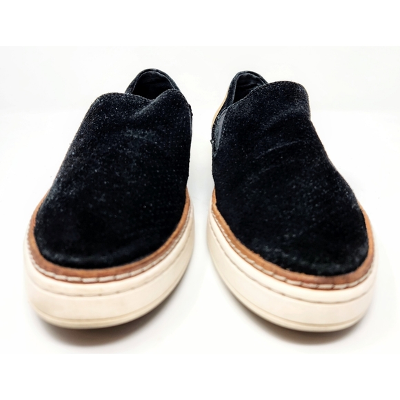 UGG Adley slip on Black Perforated slip on Sneakers - Picture 3 of 8